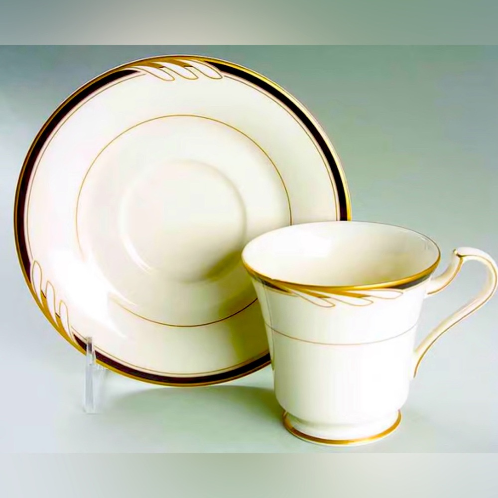 Oscar de la Renta Hospitality Black Cups & Saucers –Elegant Tableware Set.